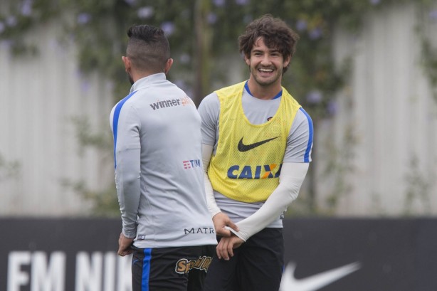 Com presena garantida contra o Figueirense, Pato deve iniciar partida no banco de reservas