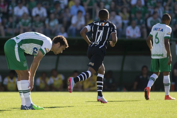 Corinthians venceu a Chapecoense por 3 a 1 no ltimo duelo entre os clubes em Santa Catarina
