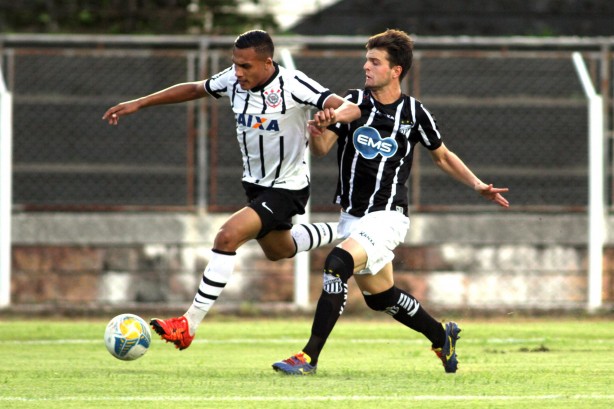 Léo Jabá marcou o único gol do Timão sobre o Atibaia