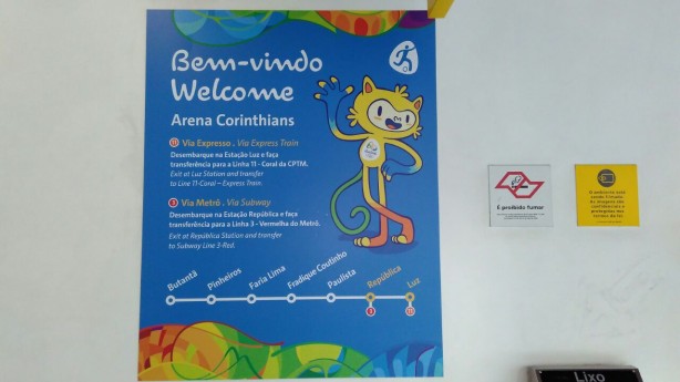 Placas indicando caminho at a Arena Corinthians j so vistas em estaes do metr de So Paulo