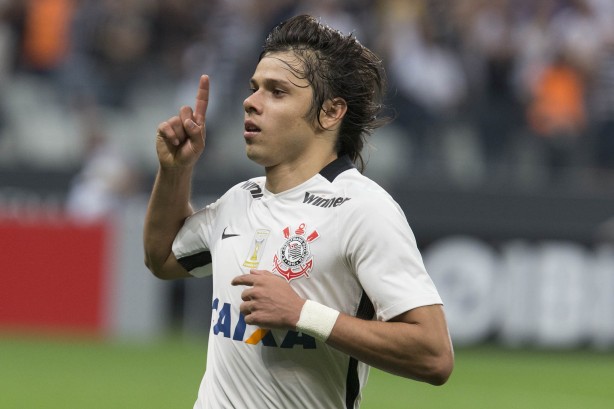 Romero marcou dois gols na goleada corinthiana sobre o Flamengo