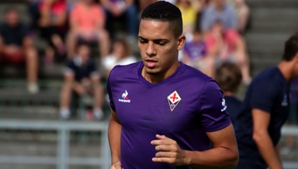 Segundo site italiano, lateral brasileiro da Fiorentina est na mira do Corinthians
