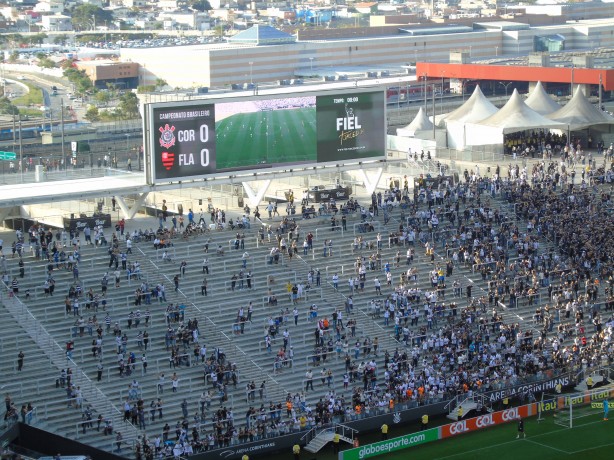 ltimo jogo entre Corinthians e Flamengo na Arena teve baixo pblico no setor Norte