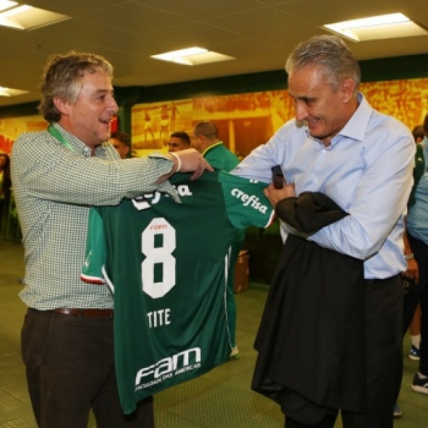 Tite recebeu camisa do Palmeiras