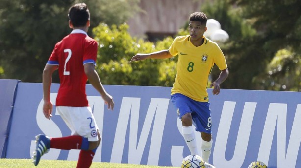 Vitinho foi destaque na vitria do Brasil sobre o Chile em julho
