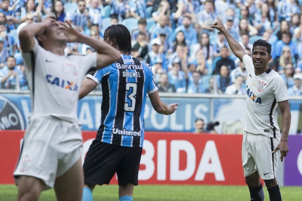 Balbuena lamenta uma das chances perdidas pelo Corinthians na Arena do Grmio