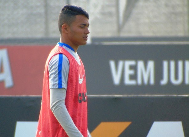 Cesinha, atacante do sub-20, integrou o treino desta quinta-feira do Timo