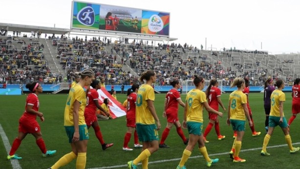 Pelo feminino, Alemanha e Canad realizaram a primeira partida da Arena Corinthians no Rio 2016.