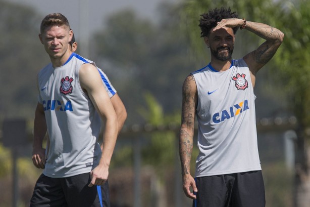 Novidades - Marlone e Cristian so as novidades do Corinthians que pega a Ponte. Pra cima deles!