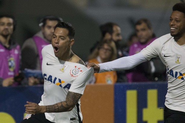 Timão enfrenta o Grêmio fora de casa em busca do topo da tabela do Campeonato Brasileiro.