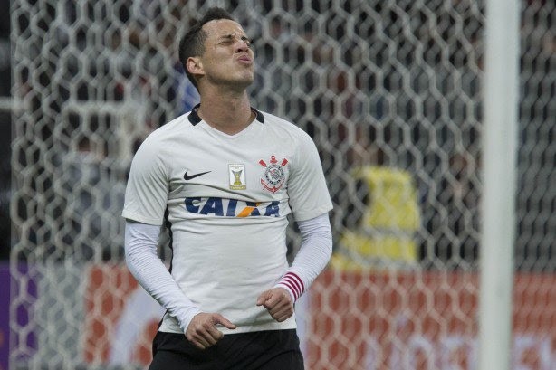Autor do gol de empate contra o Fluminense, Rodriguinho est entre os pendurado no Brasileiro.