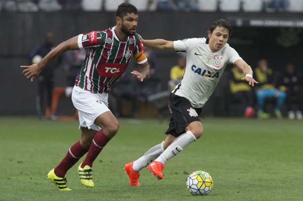 Capito do Fluminense parabenizou Daronco e se esqueceu do gol irregular de sua equipe