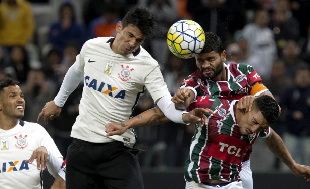 Corinthians e Fluminense se enfrentam em um confronto direto no Brasileiro neste domingo