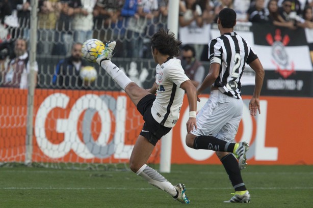 Corinthians superou o Botafogo por 3 a 1 no primeiro turno