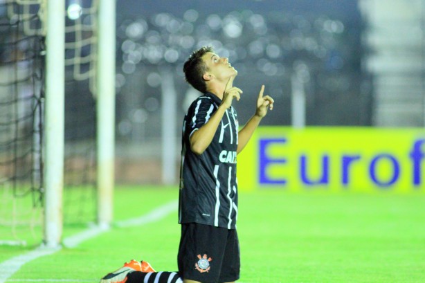 Rodrigo Figueiredo comemora gol na Copa São Paulo; camisa 10 deve ser promovido ao time profissional