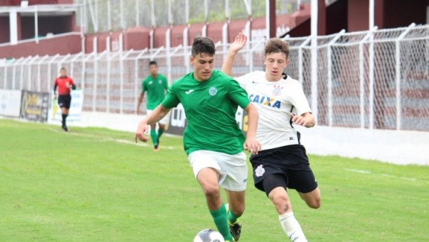 Sub-17 venceu o Guarani com gol de Vitinho