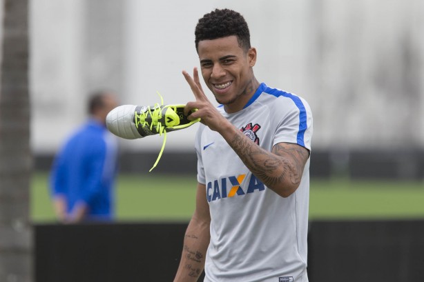 Gustavo pode realizar sua estreia pelo Corinthians nesta quinta-feira