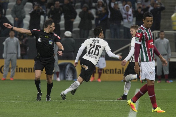 Toski foi elogiado aps tomada de decises em jogo entre Corinthians e Fluminense