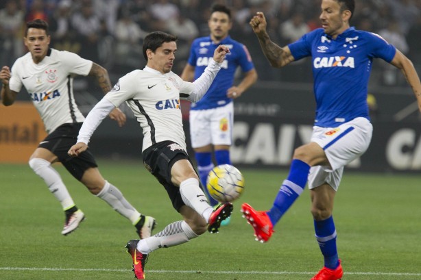 Corinthians e Cruzeiro se enfrentam nesta quarta, no Mineiro