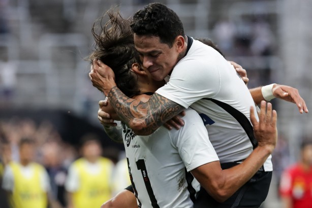 Corinthians venceu Amrica-MG por 2 a 0