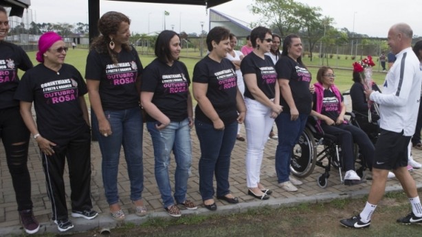 Mulheres visitaram CT Joaquim Grava em 2015, tambm na ocasio do Outubro Rosa