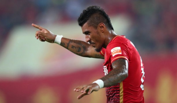 Paulinho marcou o gol do hexacampeonato do Guangzhou Evergrande no futebol chinês
