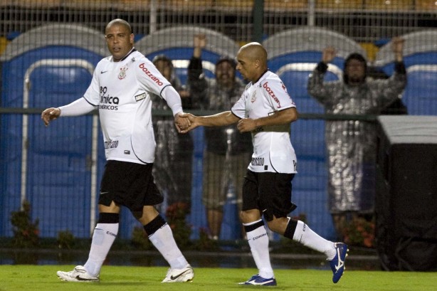 Roberto Carlos atuou ao lado de Ronaldo no Timo em 2010 e 2011
