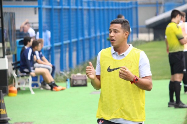 Vinicius Marques era treinador do Sub-13 do Corinthians antes de assumir o Sub-15