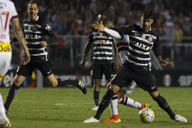 Camacho atuou em parte do segundo tempo da goleada para o So Paulo