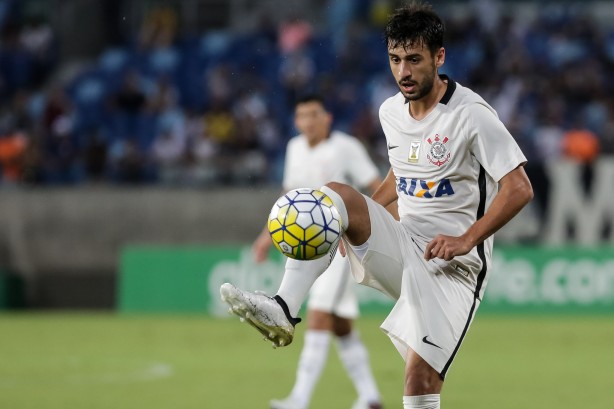 Camacho quer novos companheiros no Corinthians para 2017