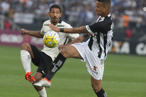 Corinthians e Figueirense se enfrentam s 21h45 no Orlando Scarpelli