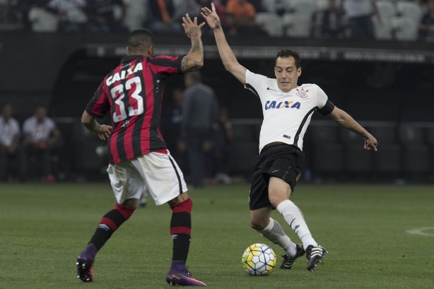 Corinthians empatou sem gols com o Atltico-PR neste sbado
