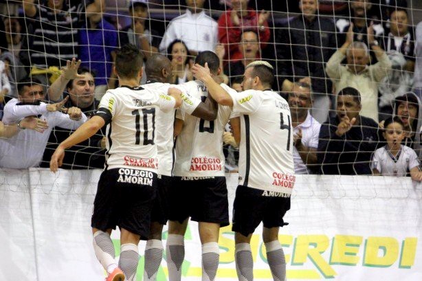 Corinthians/Unip conquista empate em primeiro jogo das semifinais da LNF