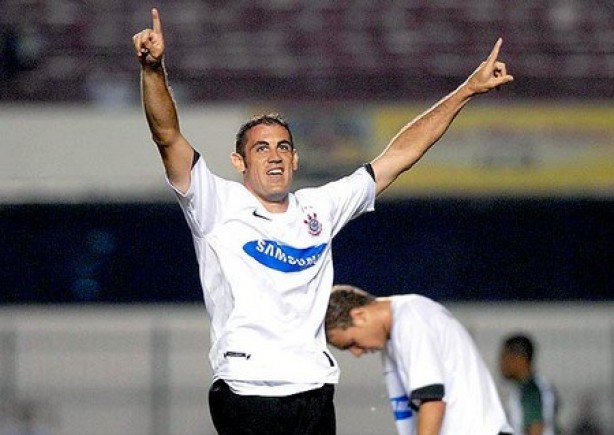 Finazzi soma 16 gols com a camisa do Corinthians