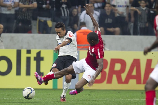 Jadson marco ltimo gol de falta do Corinthians