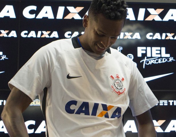 J falou de sua estreia no Corinthians, gratido por Geninho e presso da Fiel
