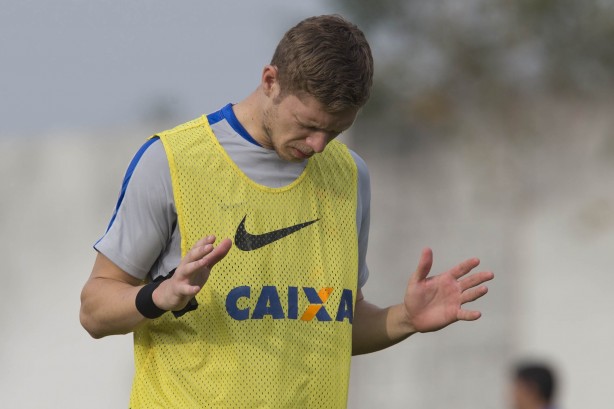 Marlone  um dos poucos destaques do Corinthians na reta final da temporada