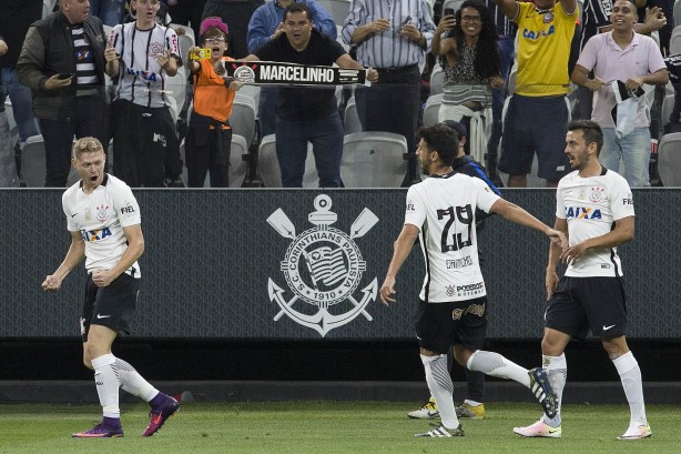 Marlone marcou o gol da vitria do Corinthians sobre o Internacional