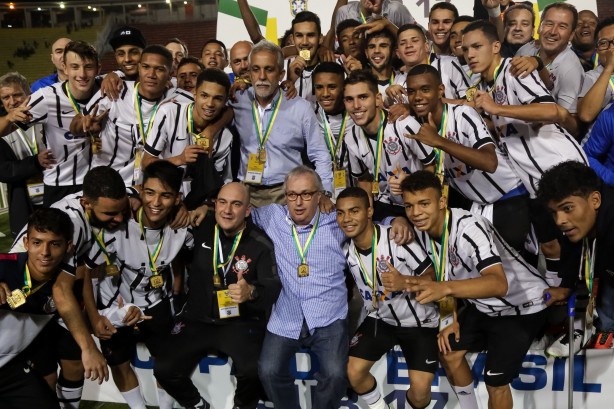 Presidente do Corinthians, Roberto de Andrade comemorou conquista da Copa do Brasil Sub-17