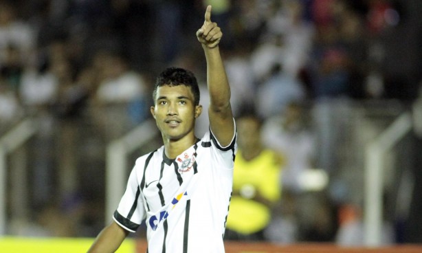 Tocantins jogou quatro partidas pelo profissional do Corinthians, todas em 2014