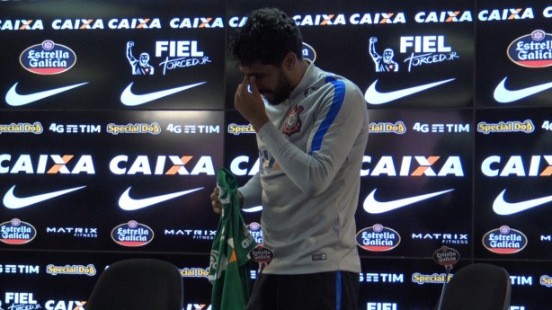Vilson chorou durante entrevista coletiva no CT do Corinthians