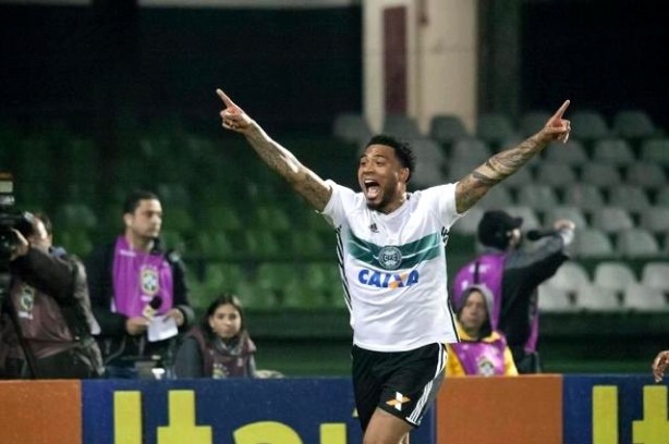 Kazim est prestes a assinar como reforo do Corinthians para 2017