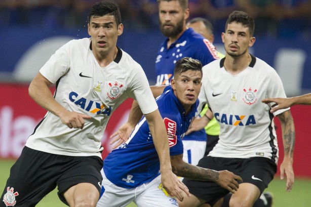 Corinthians e Cruzeiro se enfrentam neste domingo, no Mineiro