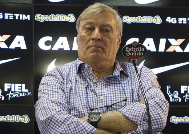 Flvio Adauto falou com entusiasmo sobre a ideia de o Corinthians jogar de verde