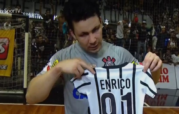 Goleiro Guitta mostrou camisa do Corinthians com nome do filho, falecido