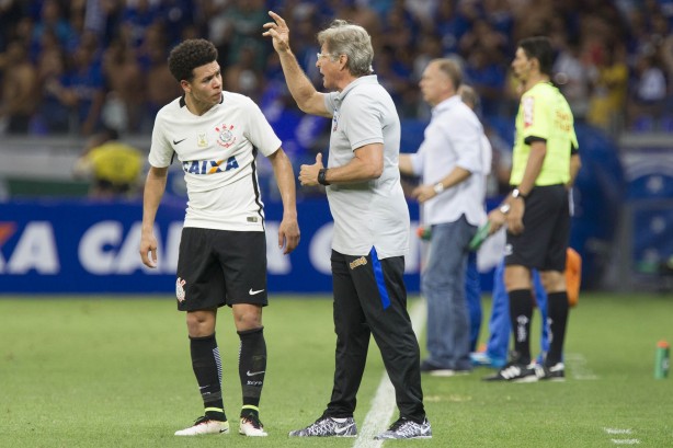 Marquinhos Gabriel, que atuou na eliminação da Copa do Brasil, fica no banco neste domingo
