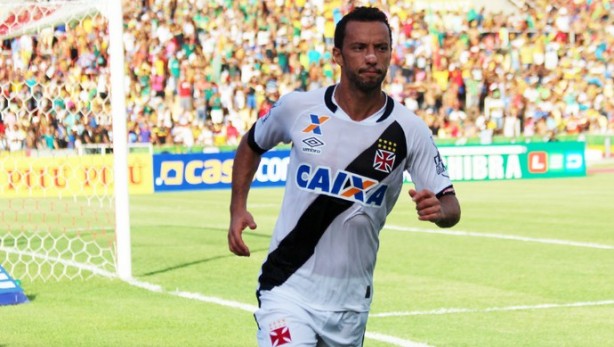 Nen, hoje com 35 anos, treinou no CT do Corinthians em 2013