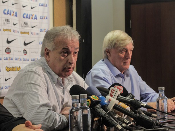 Roberto de Andrade tem quebrado promessas no Corinthians, que ganha seu novo treinador s pressas