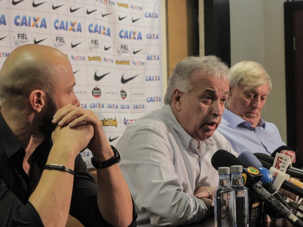 Diretoria do Corinthians espera anunciar novo técnico ainda nesta segunda-feira