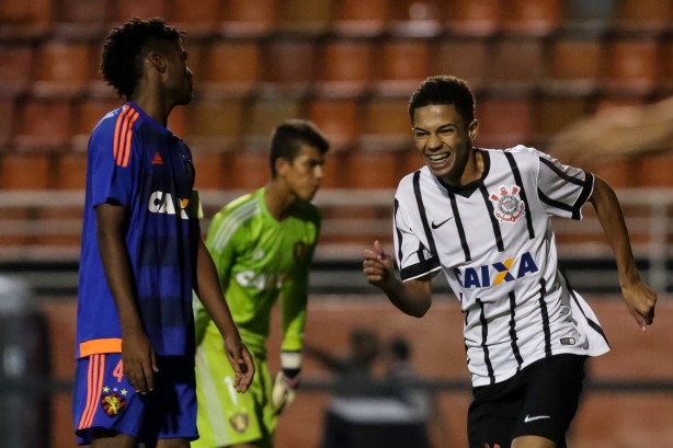 Vitinho foi protagonista do título da Copa do Brasil Sub-17 de 2016 do Corinthians